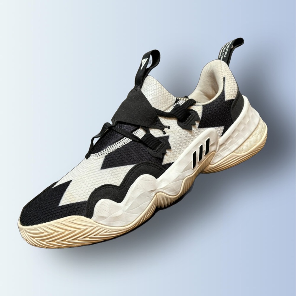 Adidas Boost Missing (One Insole) Rayford Trae Young Signature Series. Size 10.5